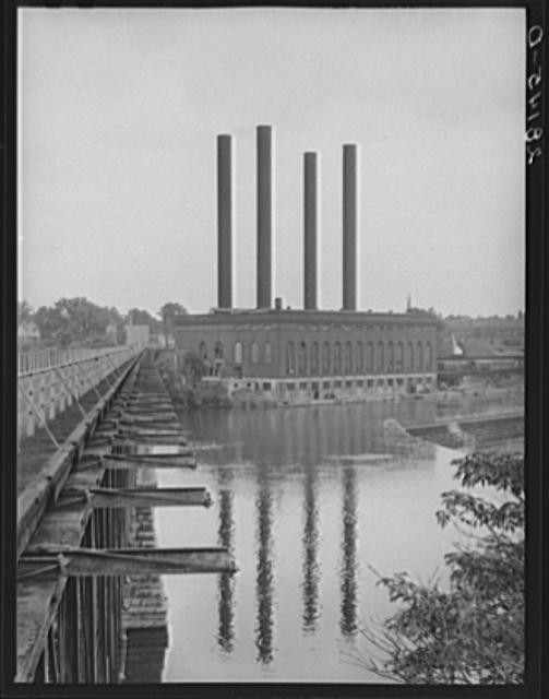 Photo:Power plant along the Mississippi River. Minneapolis, Minnesota