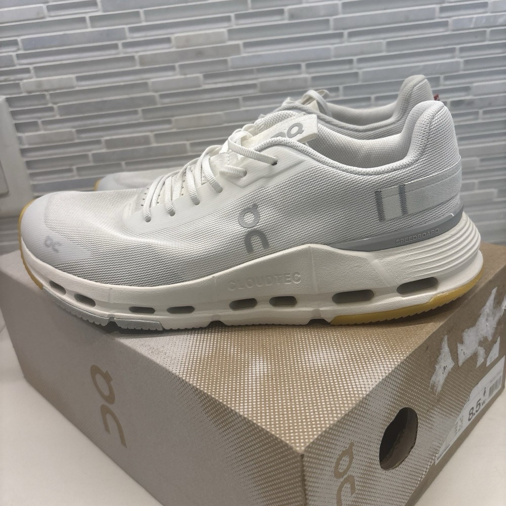 On Cloud Running Sneakers Cloudnova Form 2 Women’s Size 8.5  New