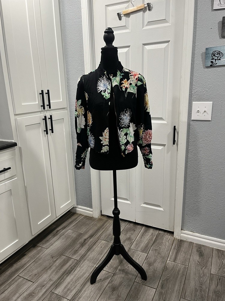Women’s Zara Basic Collection Floral Print Short Jacket ~ Size XS ~ Multicolored