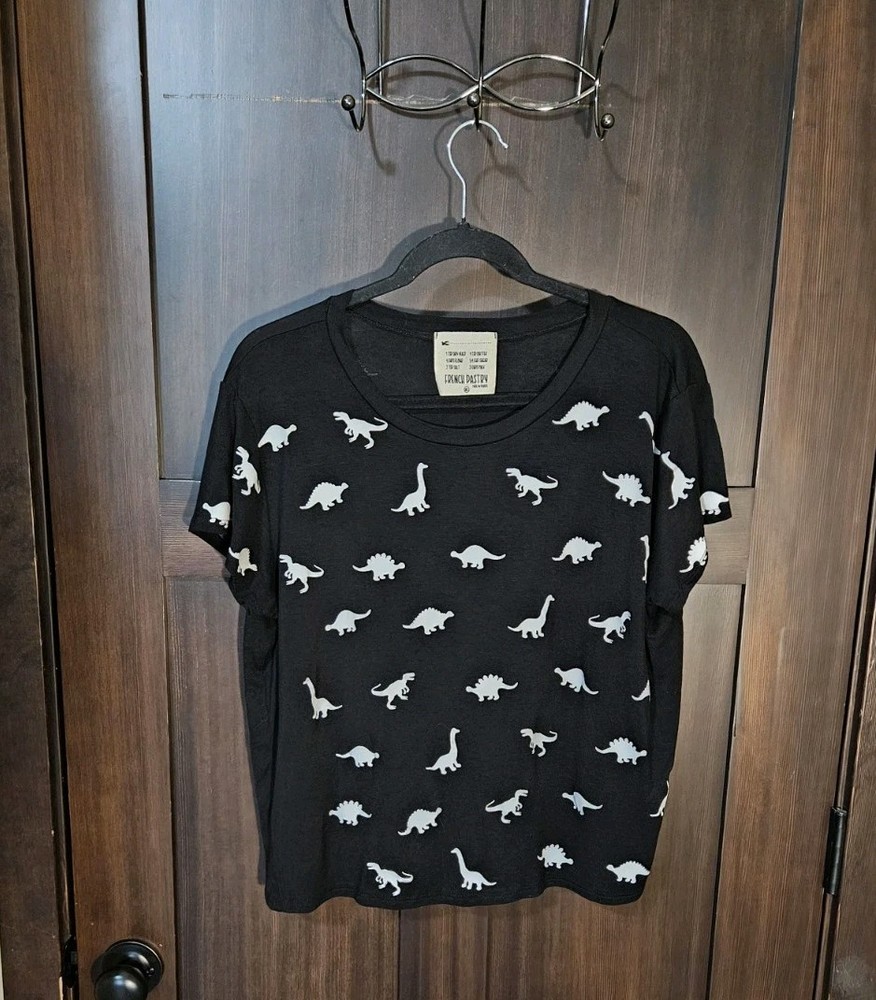 EUC Women's Black & White Dino Dinosaur Print Lightweight Shirt Top Size XL