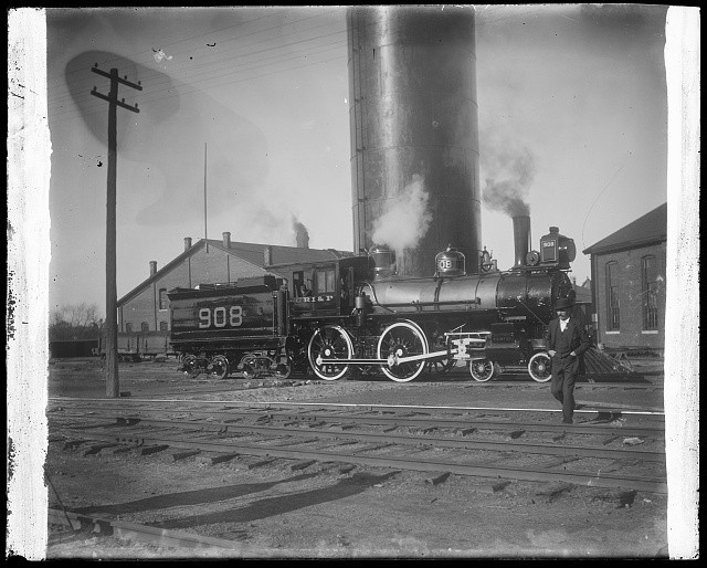 Photo:[Chicago Rock Island & Pacific Railroad : Locomotive CRIP 900]
