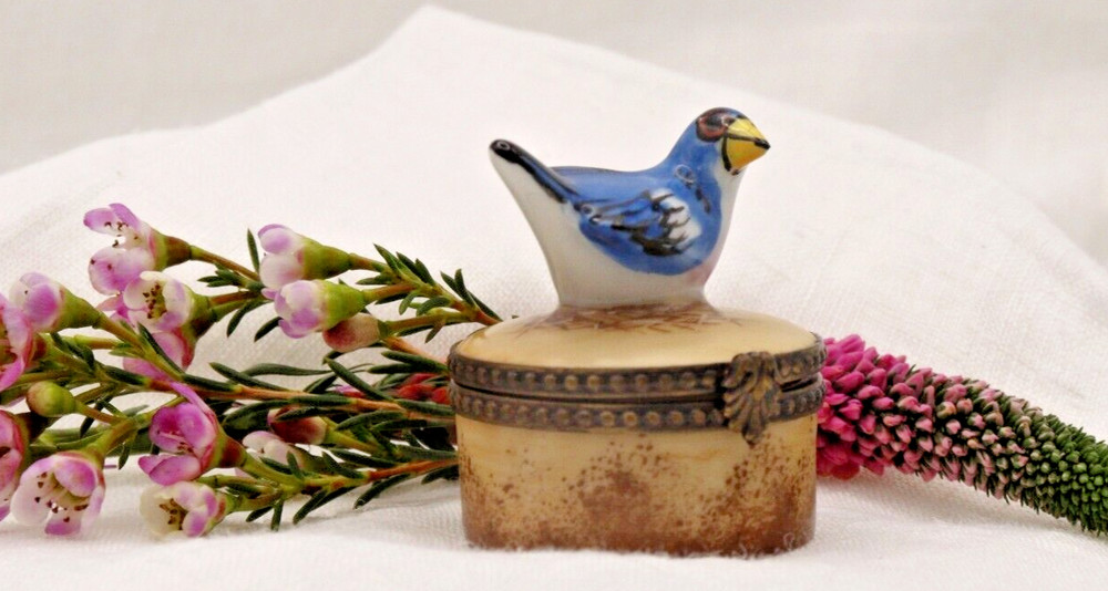 Decor Main Limoges, France little Blue Bird in Nest Trinket Box