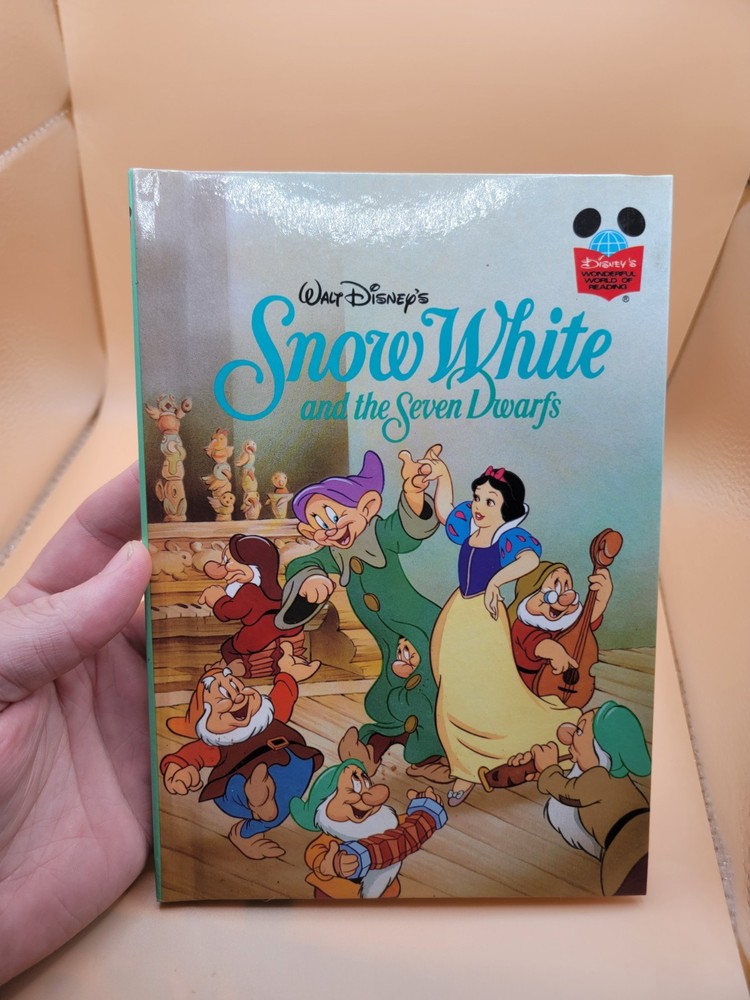 Vintage 1994 Walt Disney Snow White Illustrated Storybook Hardcover Picture Book