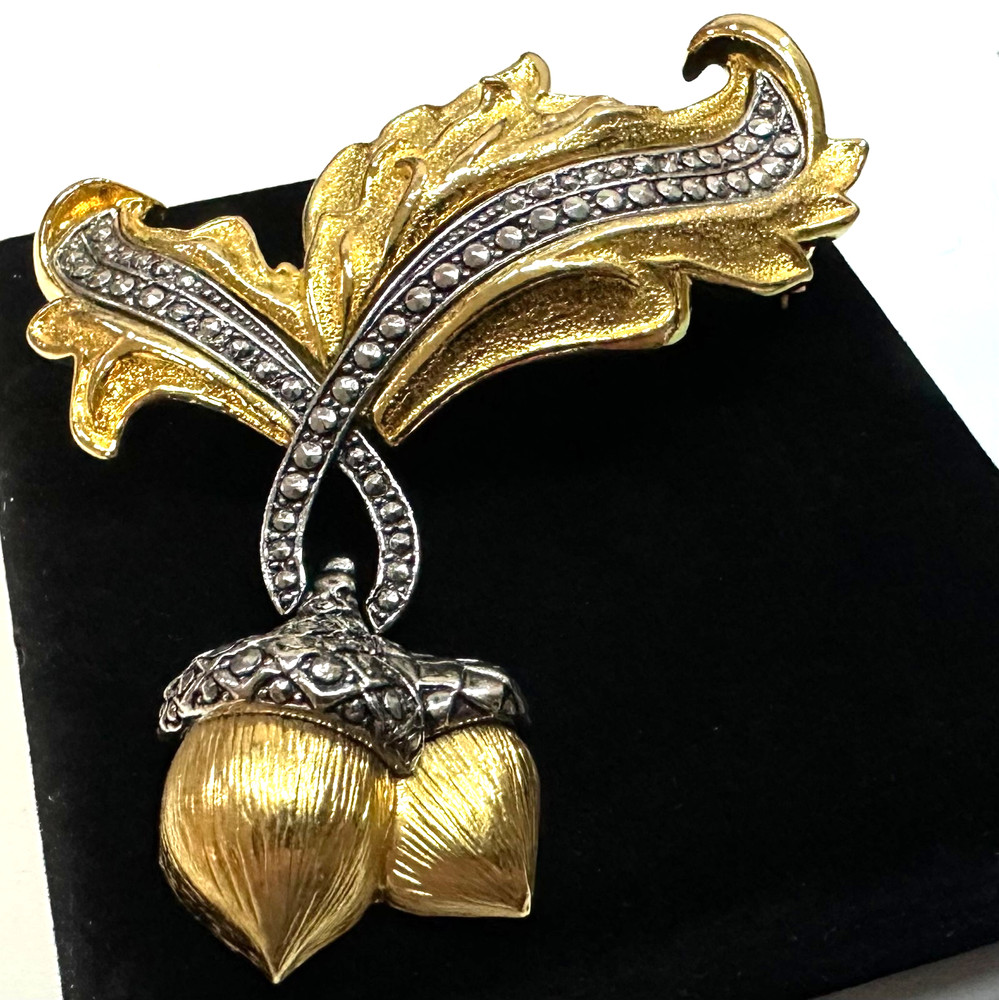 Signed AVON Vtg Acorns Leaf Gold Tone Brooch Jewelry Lot I