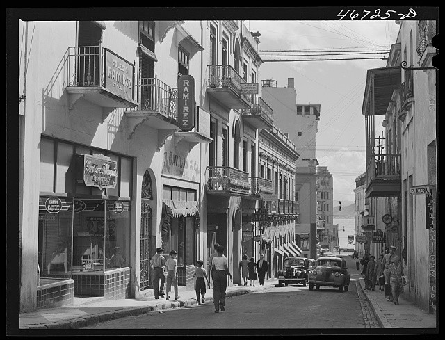Photo:San Juan Puerto Rico 1941 Shopping District Street Scene Cars