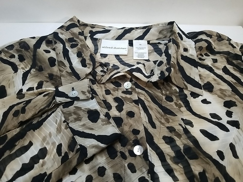 Alfred Dunner Womens Blouse Size 16 Brown Leopard Button Up Long Sleeve Ladies