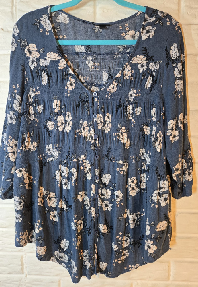 Torrid Size 2 Blue Floral Button Front Boho Blouse 3/4 Roll Tab Sleeve Plus
