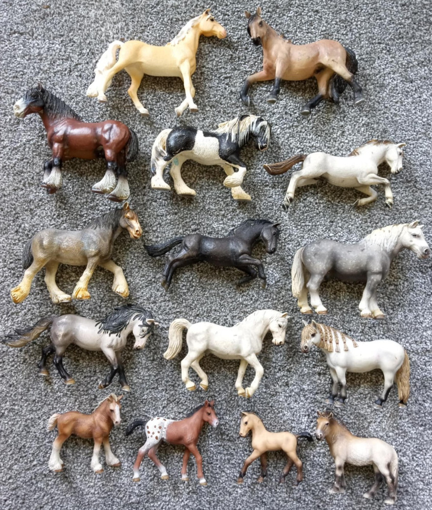 Schleich Mixed Lot Of 15 Horses dated from 2000 to 2019