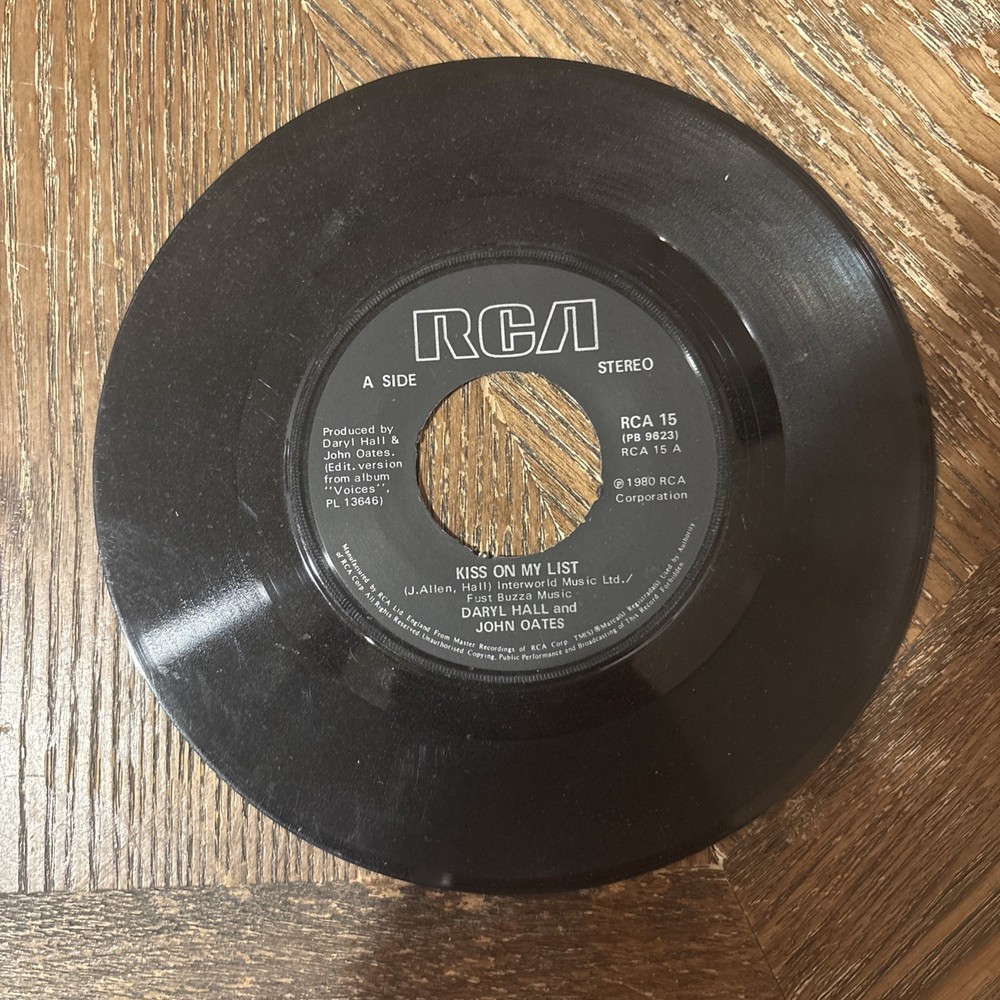 Daryl Hall & John Oates – Kiss On My List / Africa - 1981 45 rpm PB-12142
