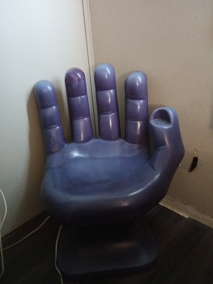 1970s Retro Hand-Shaped Lounge Chair Mid-Century Modern Design