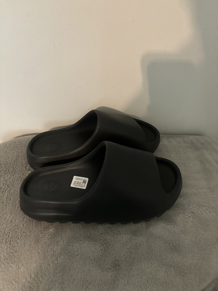 Yeezy  slides size 10