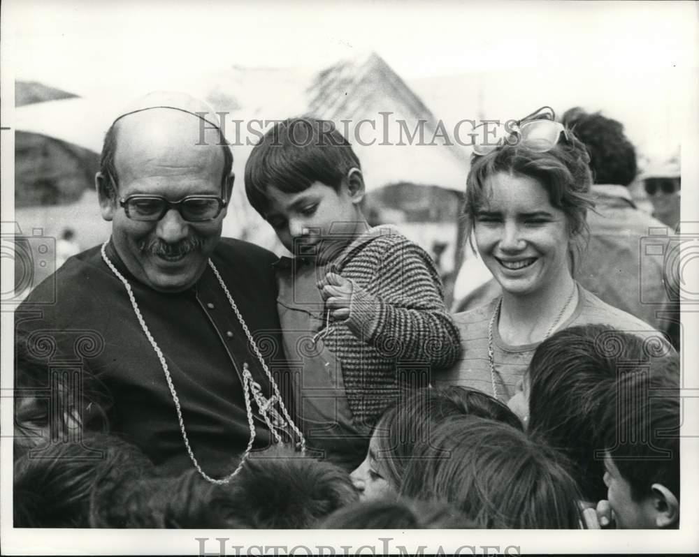 1983 Press Photo Actors Rene Enriquez & Melissa Gilbert in 