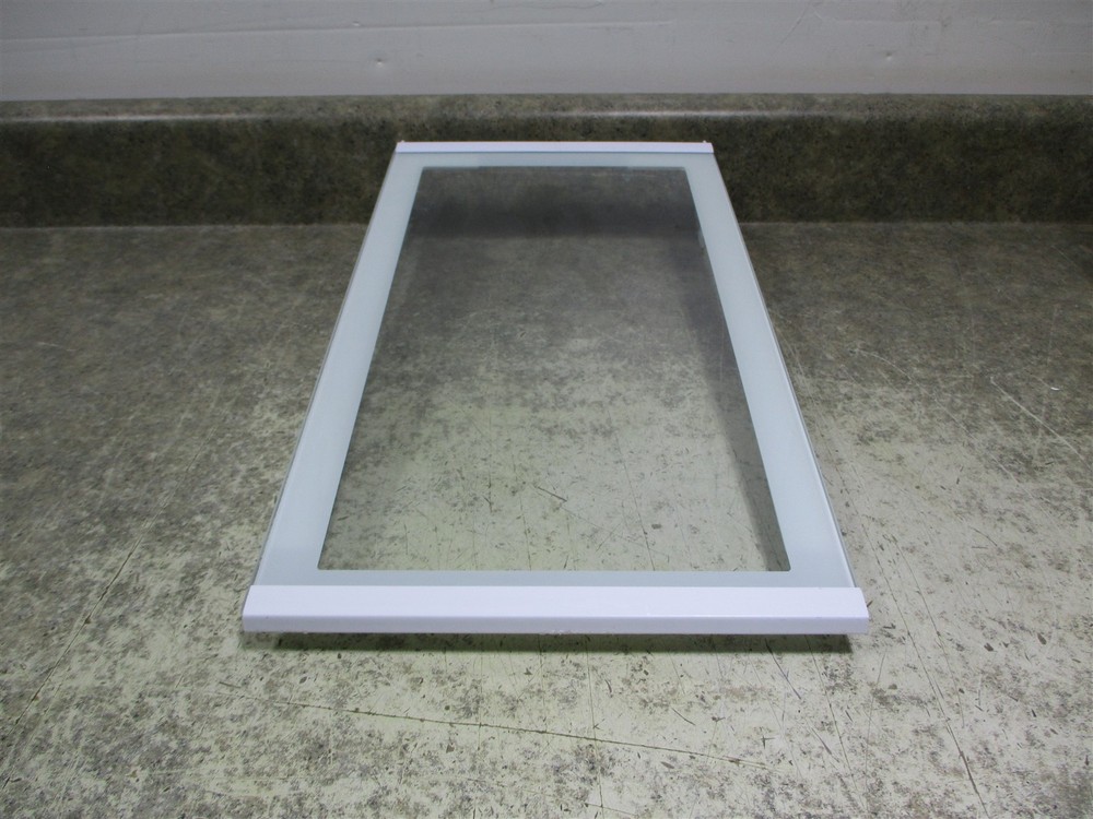 HISENSE FRIDGE GLASS SHELF W/BRACKET SCRATCHES 9 1/4 X 17 1/8 PART # HRM260N6TSE