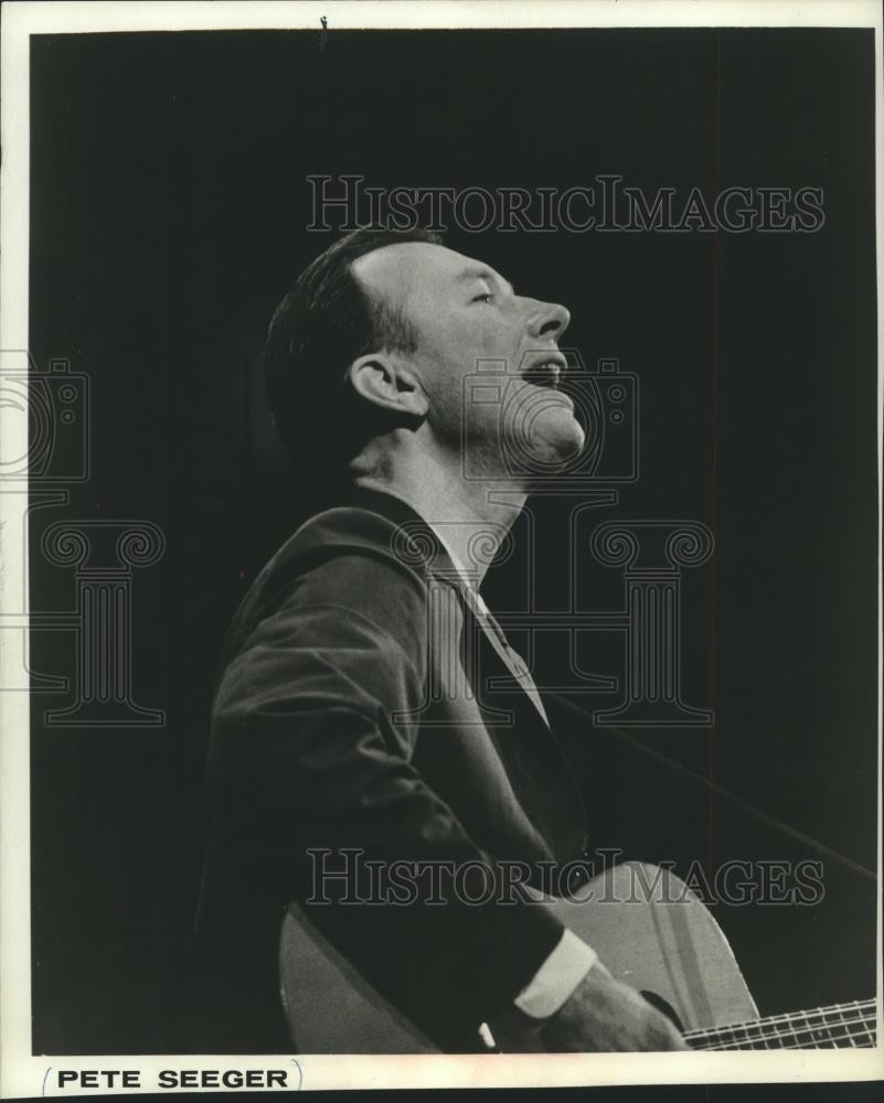 1965 Press Photo Singer Pete Seeger