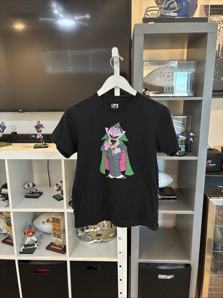 *RARE* Vintage Style Y2K Uniqlo X KAWS Sesame Street Count Dracula Design Tee