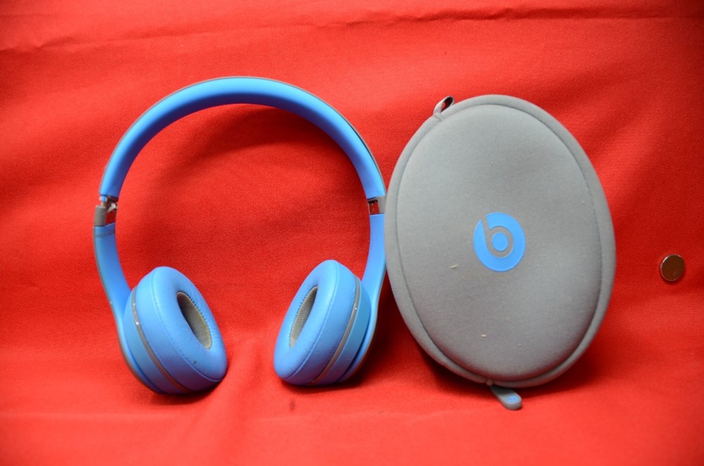 Beats by Dr. Dre Solo Pro On-Ear Wireless Headphones Light Blue - With Case