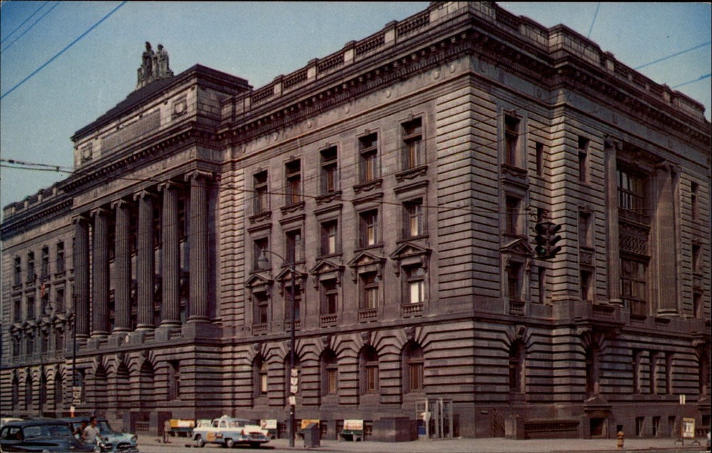 Youngstown Ohio Mahoning Co Court House 1950s cars vintage postcard sku299