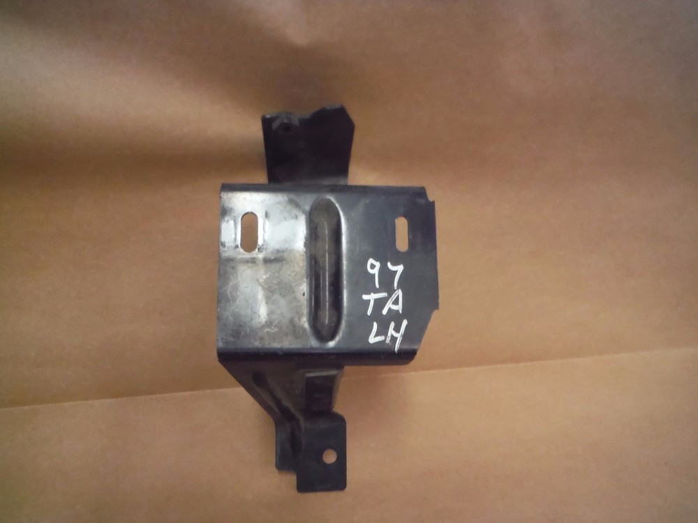 93-97 FIREBIRD TRANS AM LH HEADLIGHT SUPPORT BRACKET