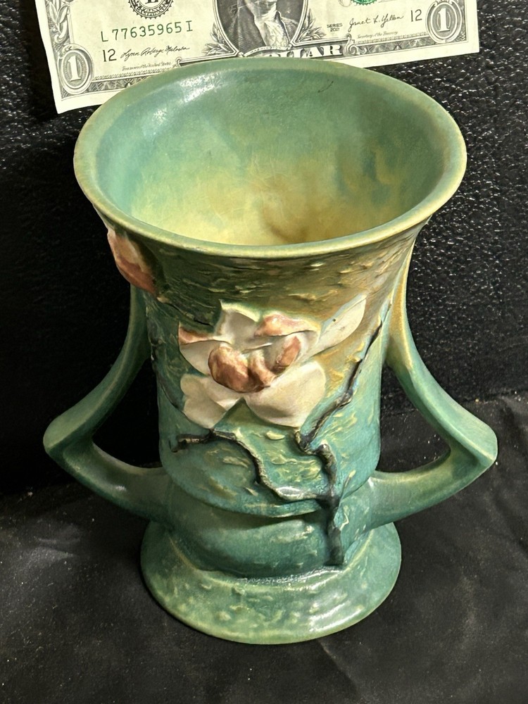 Vintage Art Deco Roseville Green Magnolia Vase 88-6 .- No Chips Or Cracks - nice