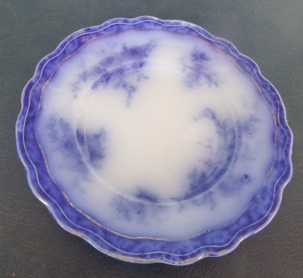 vintage  Antique Blue Flow 6 1/4