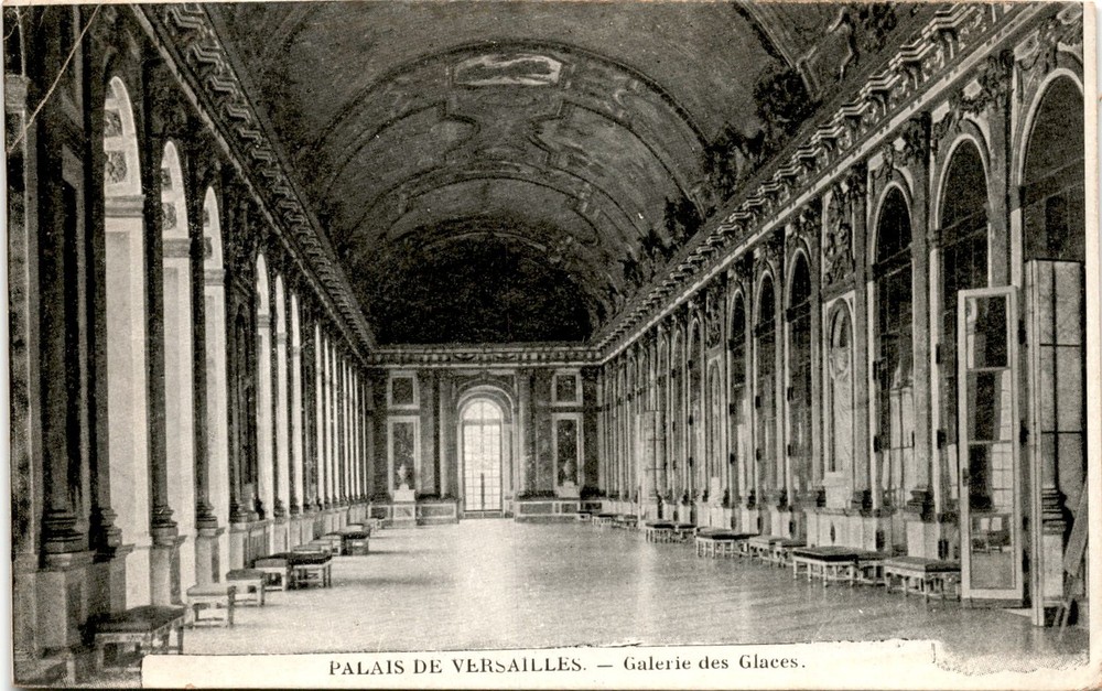 PALAIS DE VERSAILLES, Galerie des Glaces, Levy Fils et C Postcard