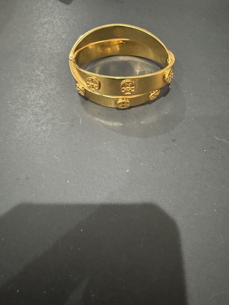 Tory Burch Metal Logo Bangle Bracelet Gold Tone. D5