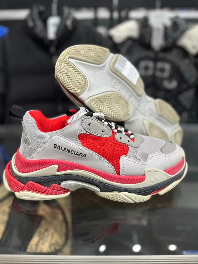 Used Balenciaga Triple S Sneaker Grey Red ITK0GM2CIA1U Size 10 SHIPS FAST