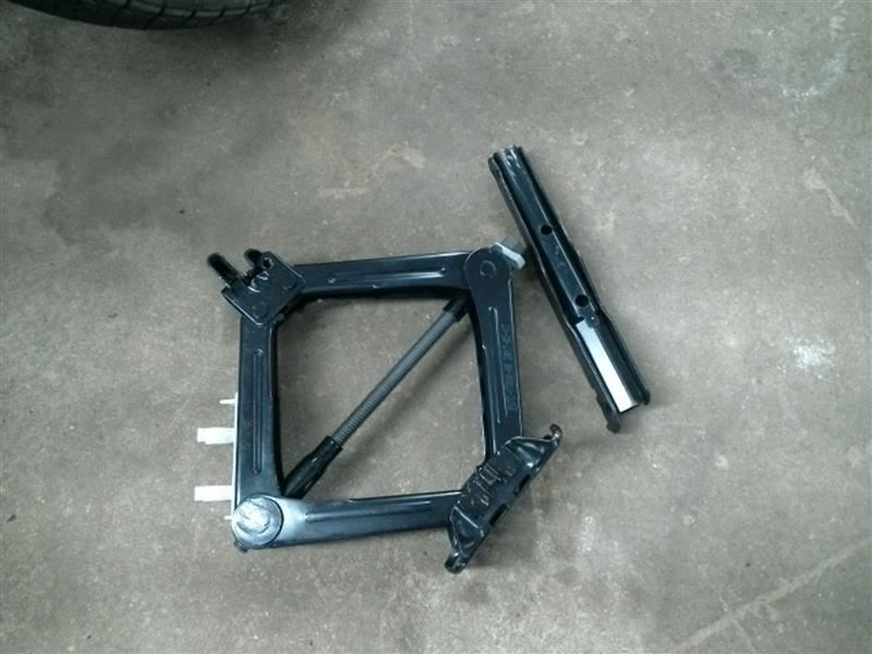 FUSION    2017 Jack 104511358 NO FOAM TRAY NO SPARE TIRE