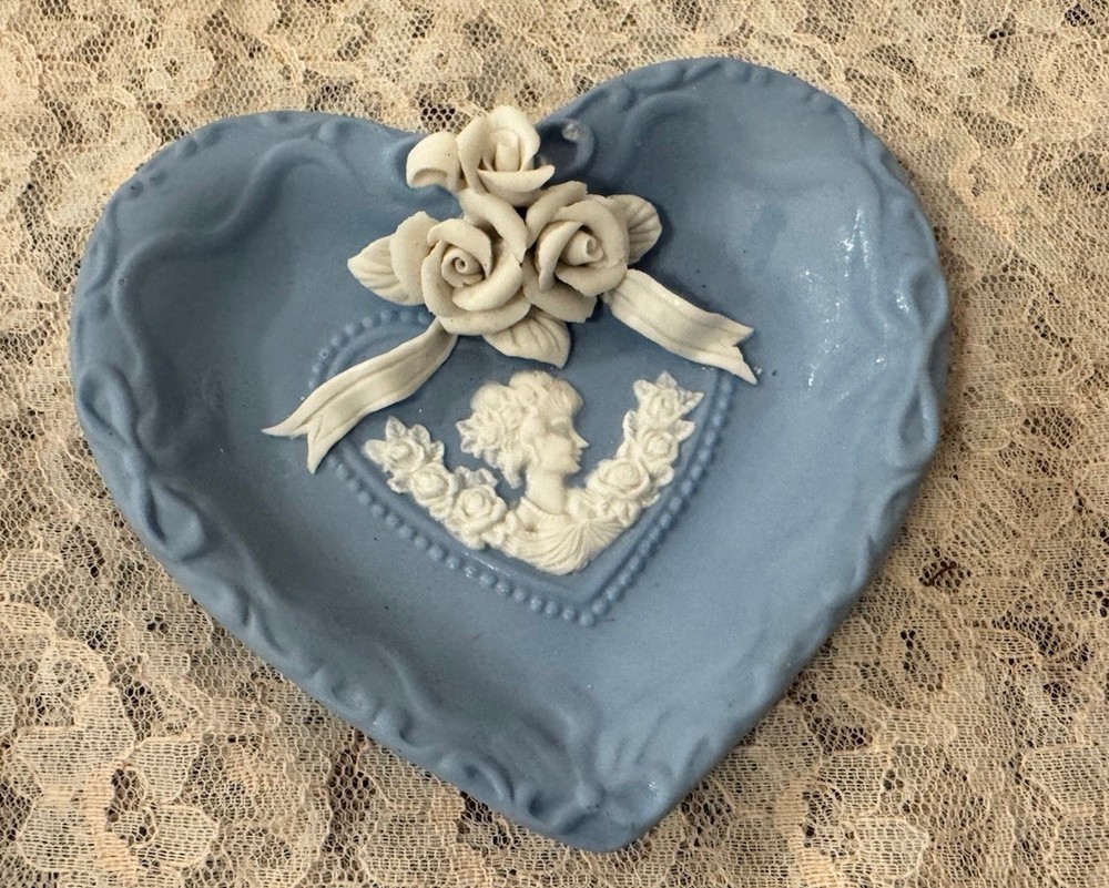 Vintage Wedgwood Style Blue Jasperware Heart Shaped Trinket Dish Cameo Rose Chip