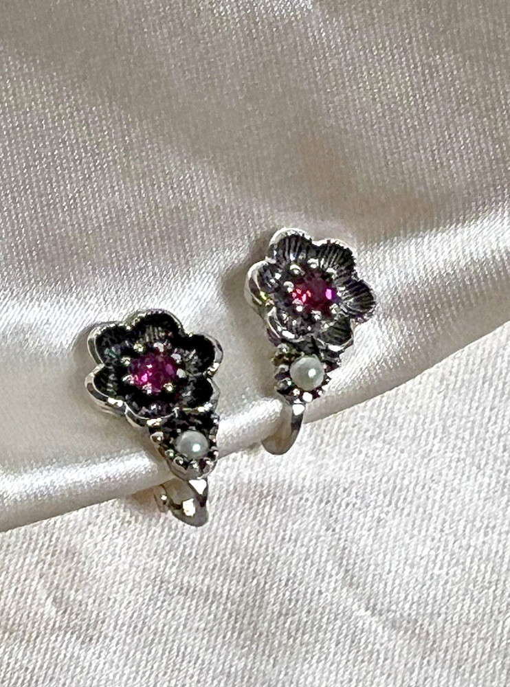 Vintage Avon Silver Tone Floral Lever Back Clip-On Earrings – Pink & Faux Pearl