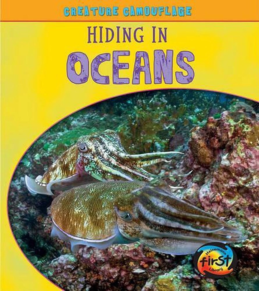Creature Camouflage Hiding in Oceans by Deborah Underwood (English) Paperback Bo