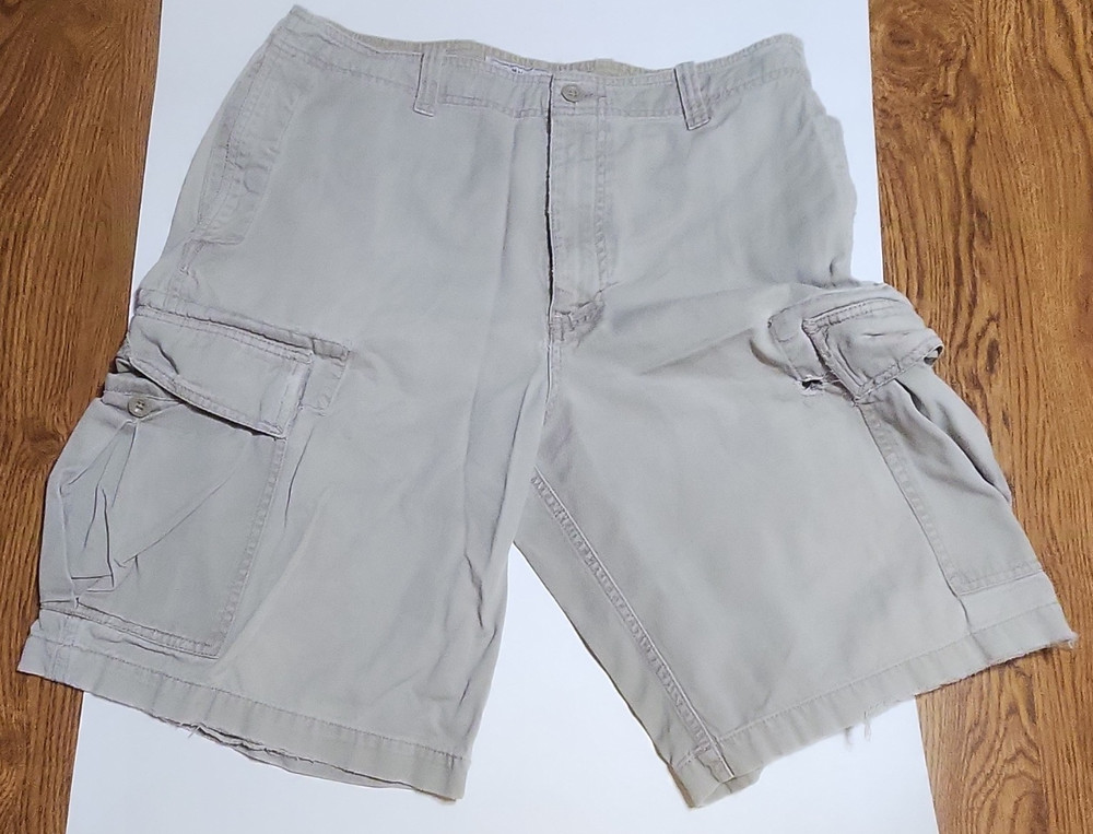 Old Navy Men's Beige Cargo Shorts Cotton Flat Front Button Pockets Size 33
