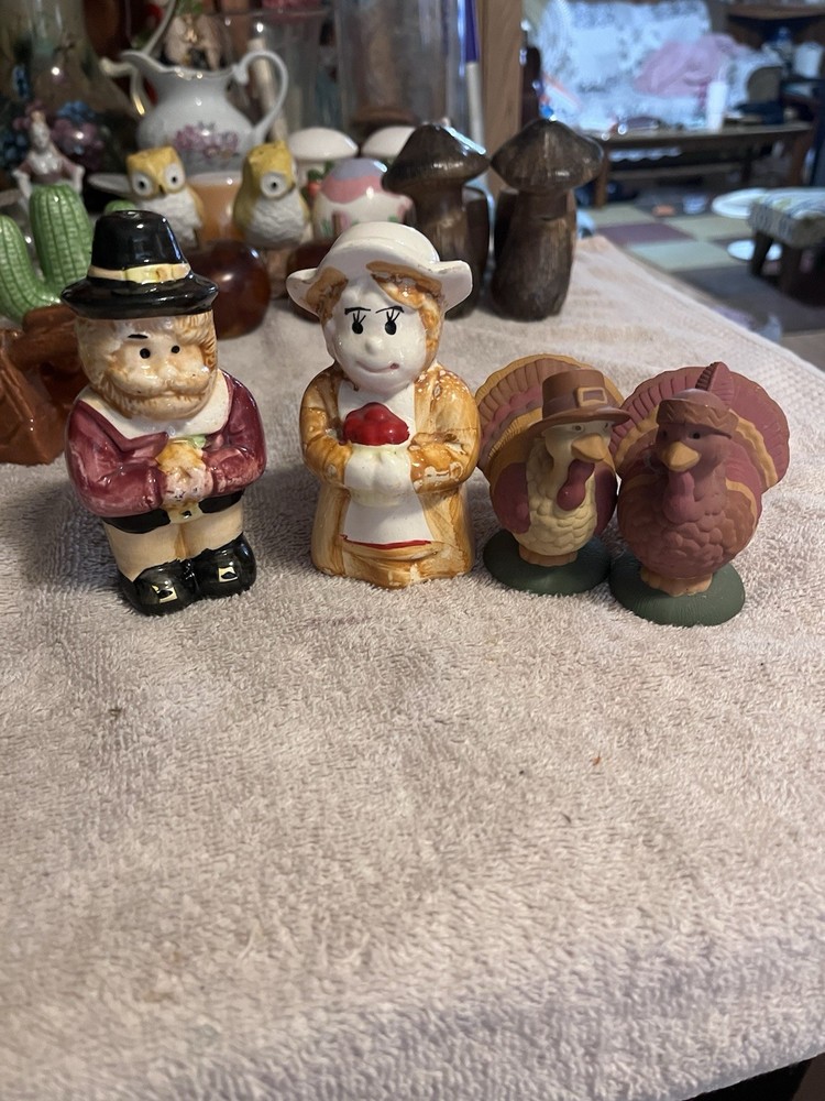 Multicolor Ceramic Pilgrim Turkey Shaped Salt & Pepper Shaker Set Thanksgiving