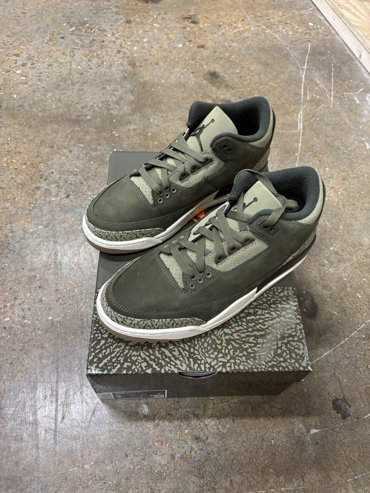 Size 8.5 - Air Jordan 3 Retro Family Affair