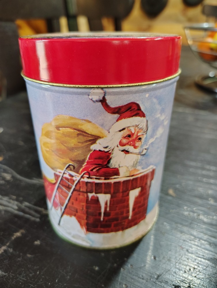 Vintage Christmas Tin Can Santa Smoking Pipe  Made In Hong Kong