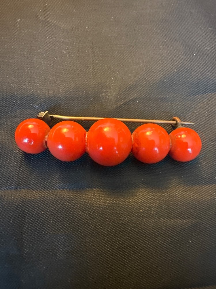 Vintage Art Deco Graduated Cherry Red Bakelite Bar Brooch