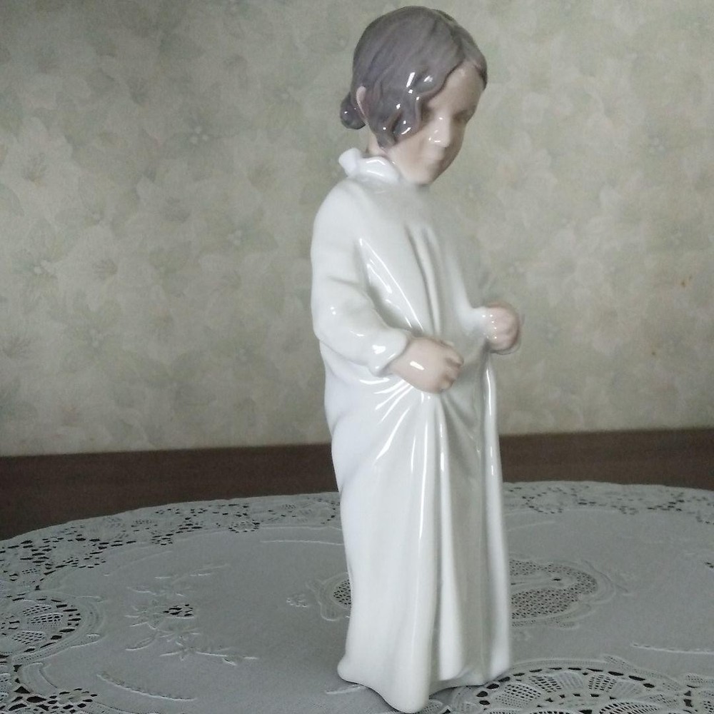 Royal Copenhagen Bing & Grøndahl Girl Figurine 21cm Bone China Used
