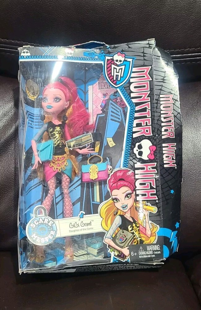 Monster High Doll Gigi Grant Scaremester NEW Imperfect Box