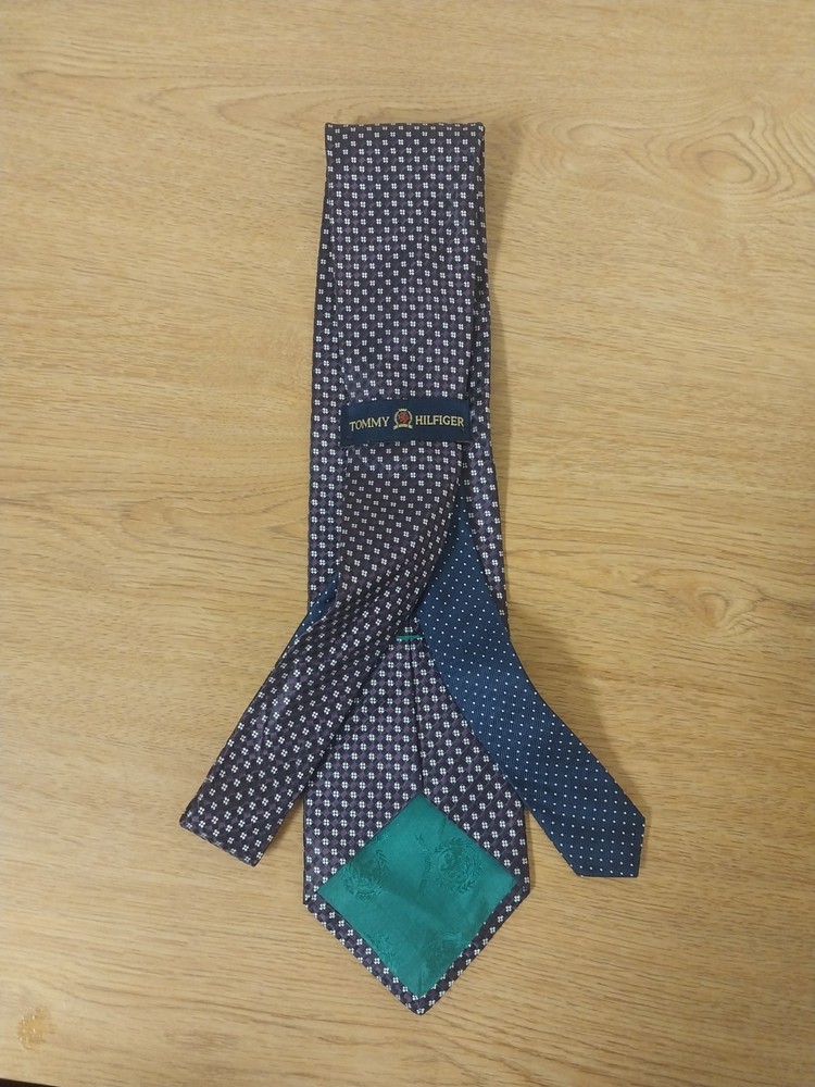 TOMMY HILFIGER *BEAUTIFUL* purple mens necktie 3.5 in x 58 in FREE SHIPPING