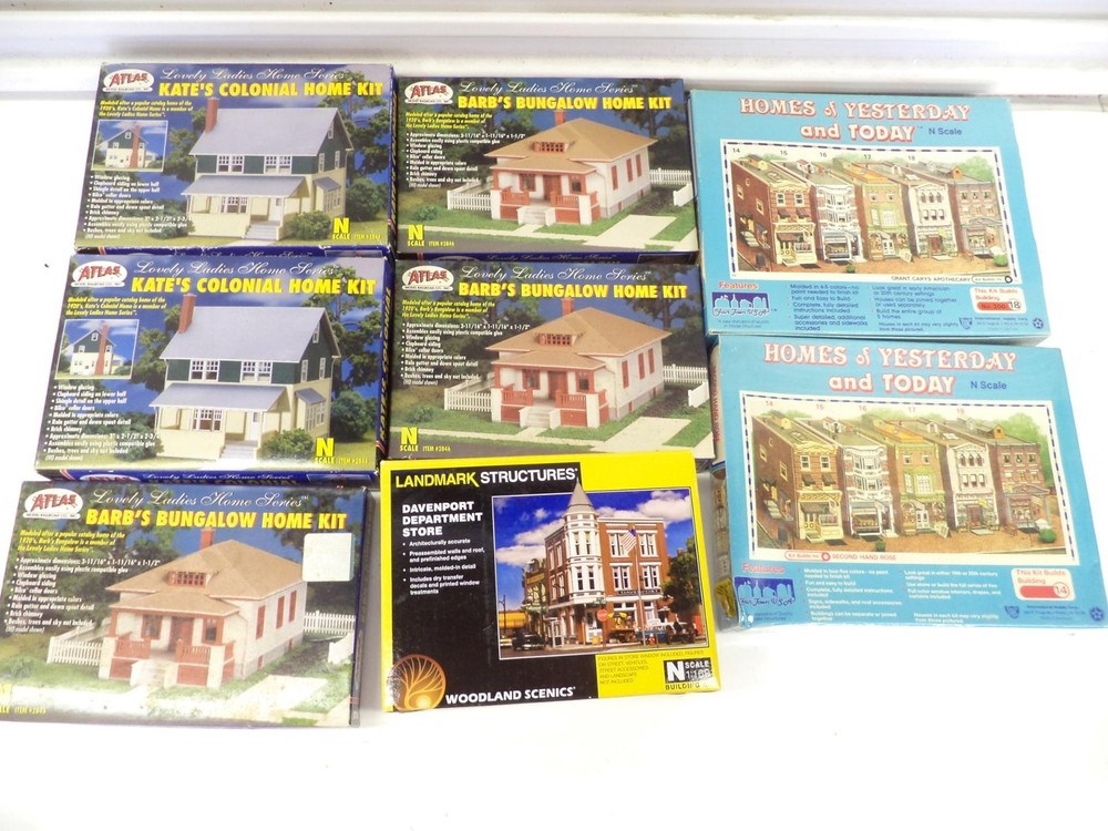 Atlas/others N-scale lot of 8 building kits (lot mrq)