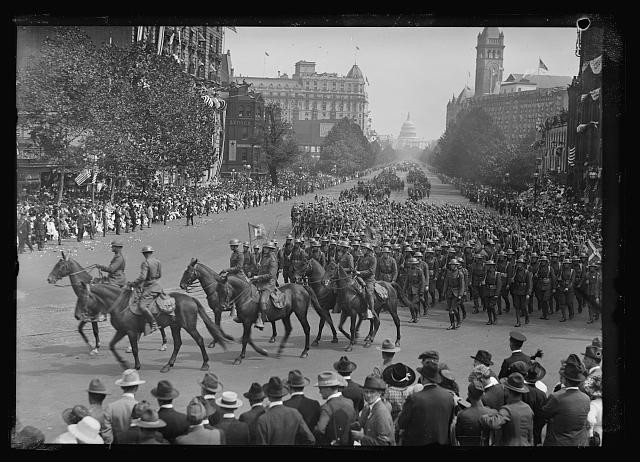 Photo:Washington DC Pennsylvania Ave Parade 1918 1920 WWI Soldiers Cavalry