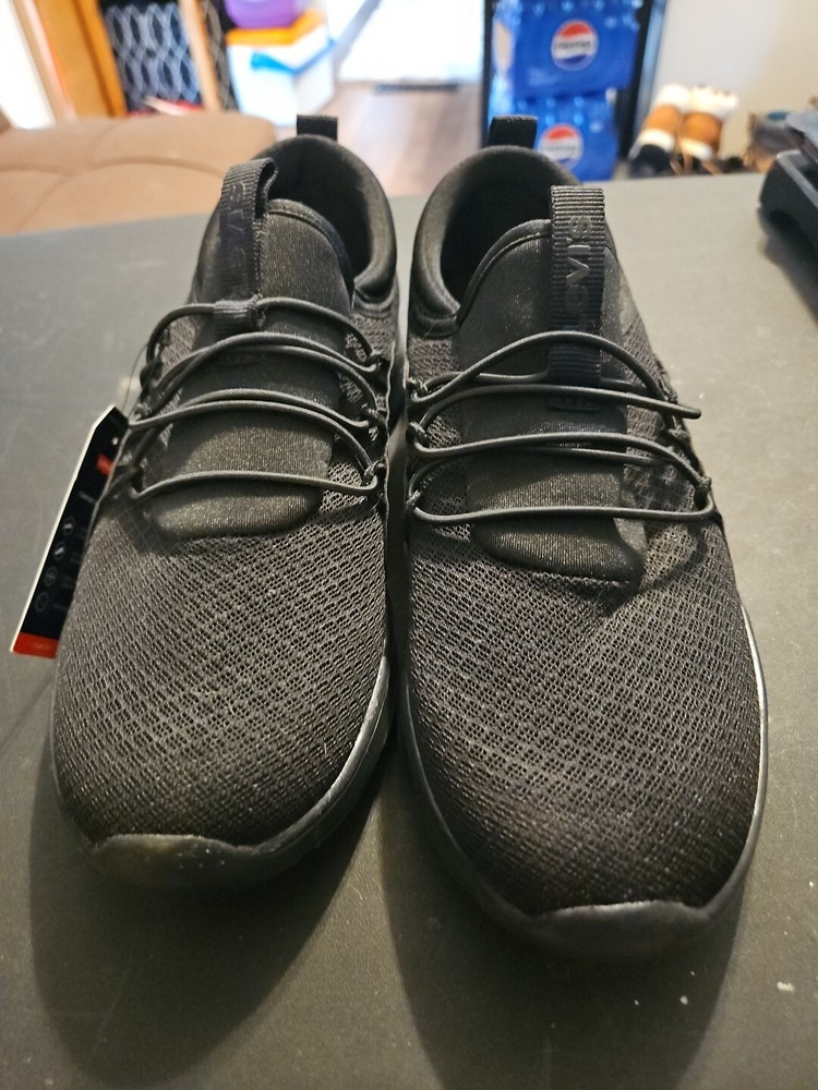 levis womens black shoes Slipon size 8  Textile Upper