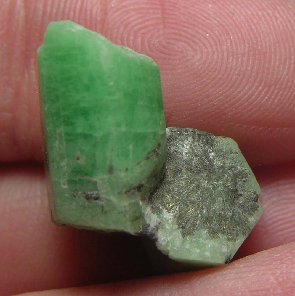 11.35ct HaGiang Province Vietnam 100% Natural Emerald Crystal Specimen 2.2g 20mm