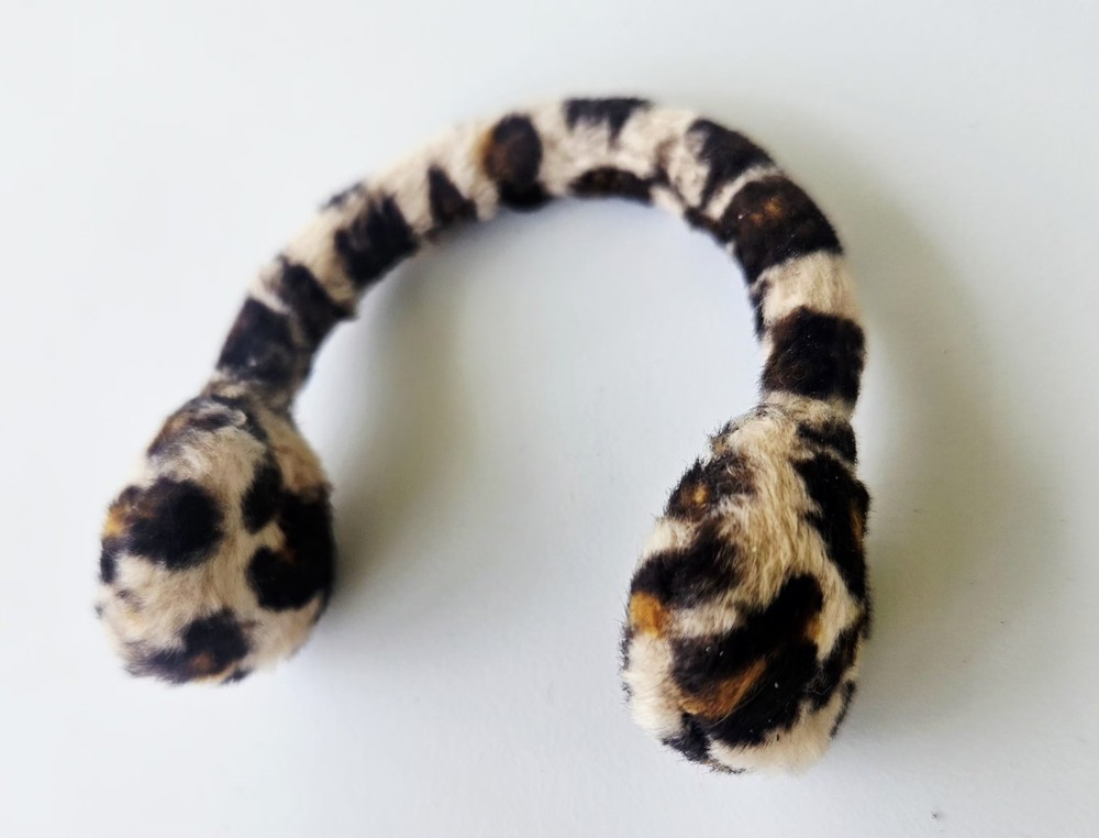 BRATZ WINTERTIME WONDERLAND DANA DOLL CLOTHING LEOPARD Ear MUFFS REPLACEMENT