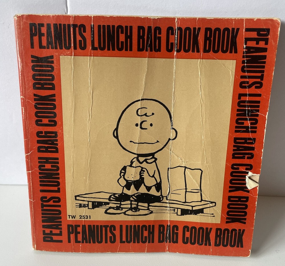 Charles M. Schultz Peanuts Lunch Bag Cook Book Paperback 1st Printing 1974