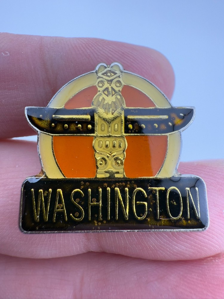 Washington State Totem Pole Collectible Souvenir Lapel Hat Pin