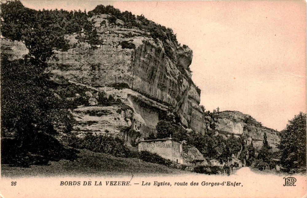 Les Eyzies, Bords de la Vézère, Route des Gorges-d' Postcard