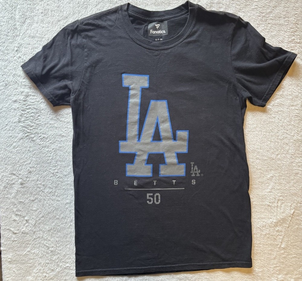 • Los Angeles Dodger Mookie Betts T-shirt Men’s Size Small