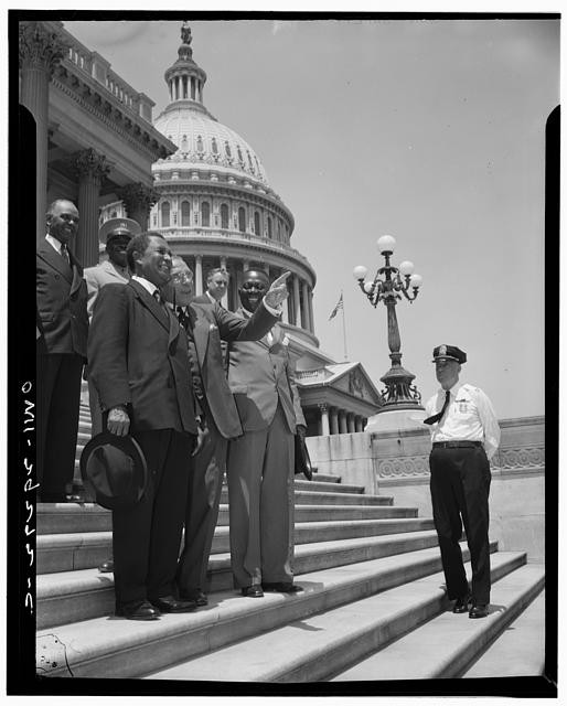 Photo:Washington DC US 1940s Men at U.S. Capitol Steps Police Officer