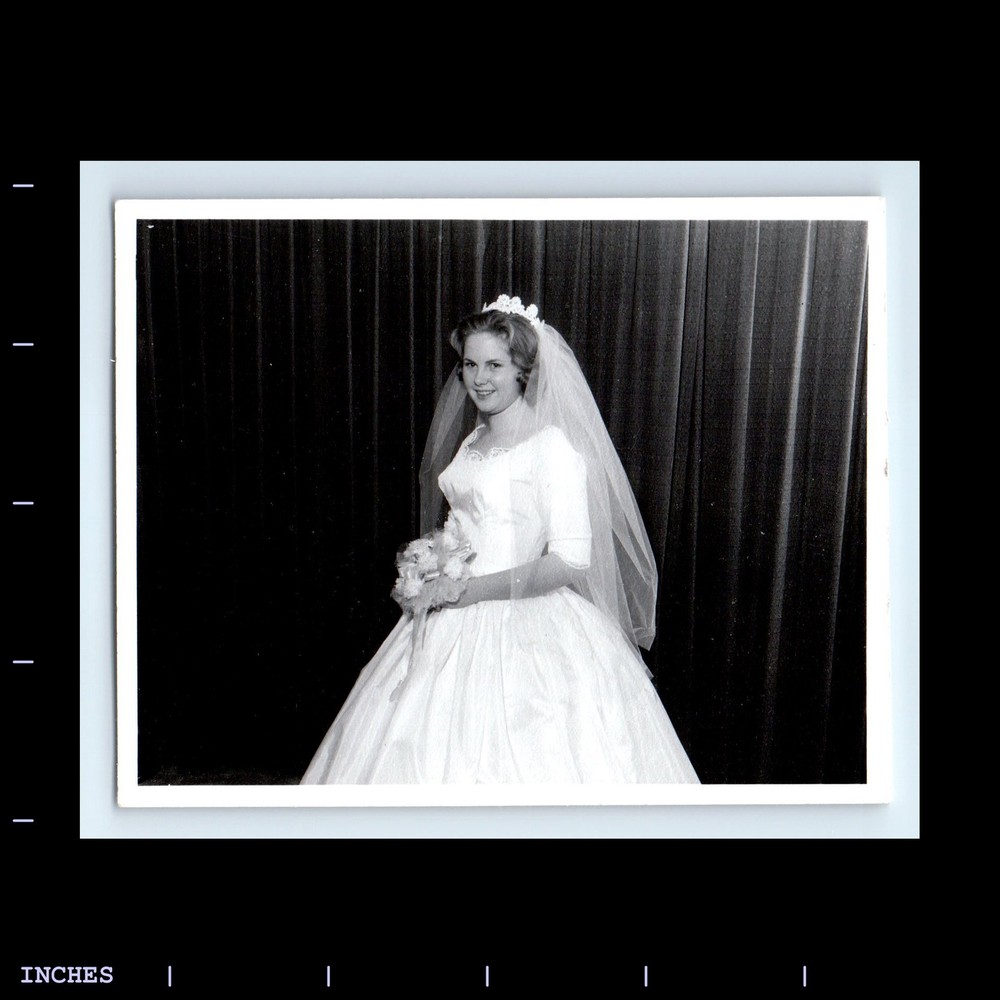 Old Vintage Photo WOMAN BRIDE IN WEDDING DRESS FLOWERS